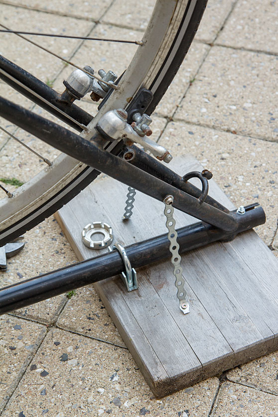 Truing stand assembly details