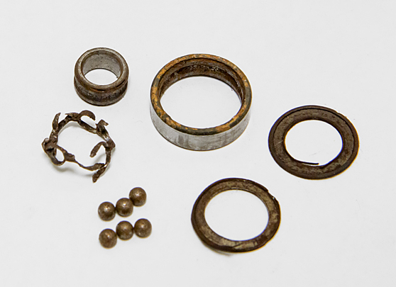 Bearing discount race removal