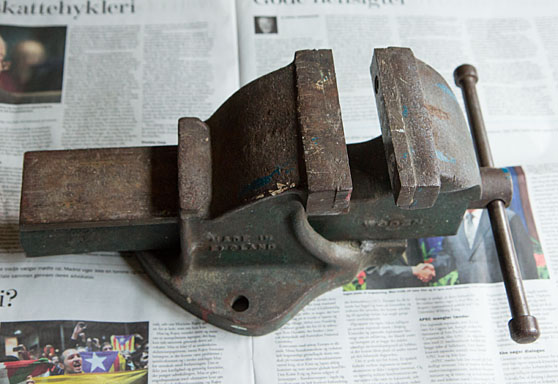 Restoration of an old English bench vise