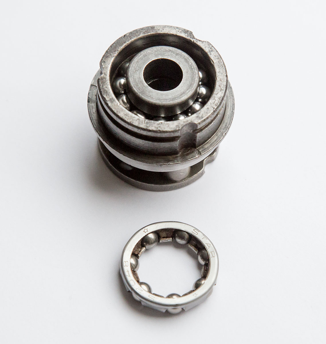 Duomatic model 102 loose balls and ball retainer angled