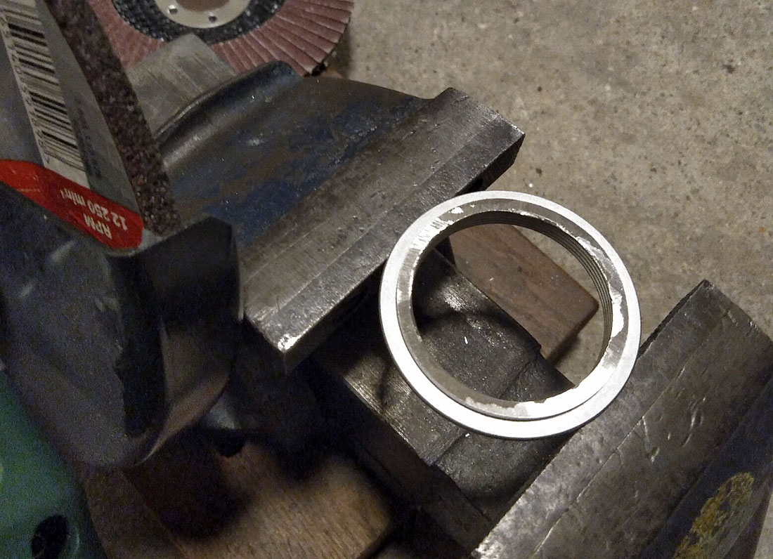 Reducing width of sprocket carrier