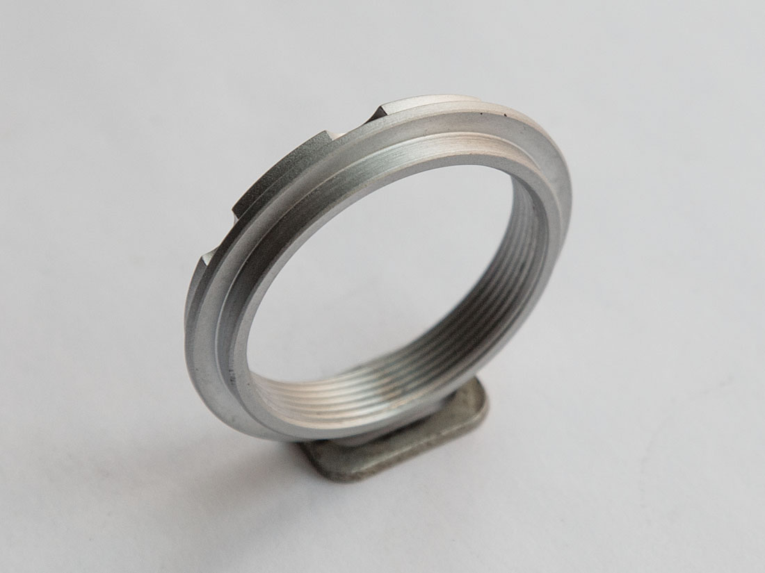Sprocket carrier threads